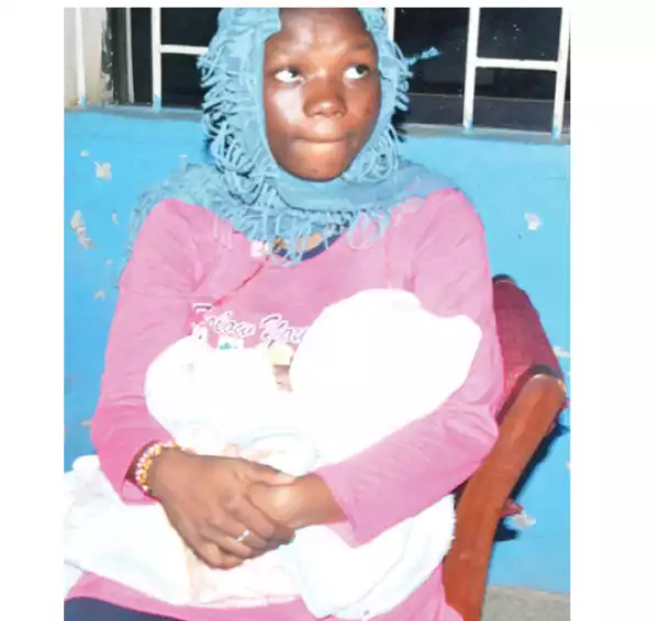 "I Discovered I Was Pregnant While In Prison" -- Nigerian Lady Deported From Libya.... Photo